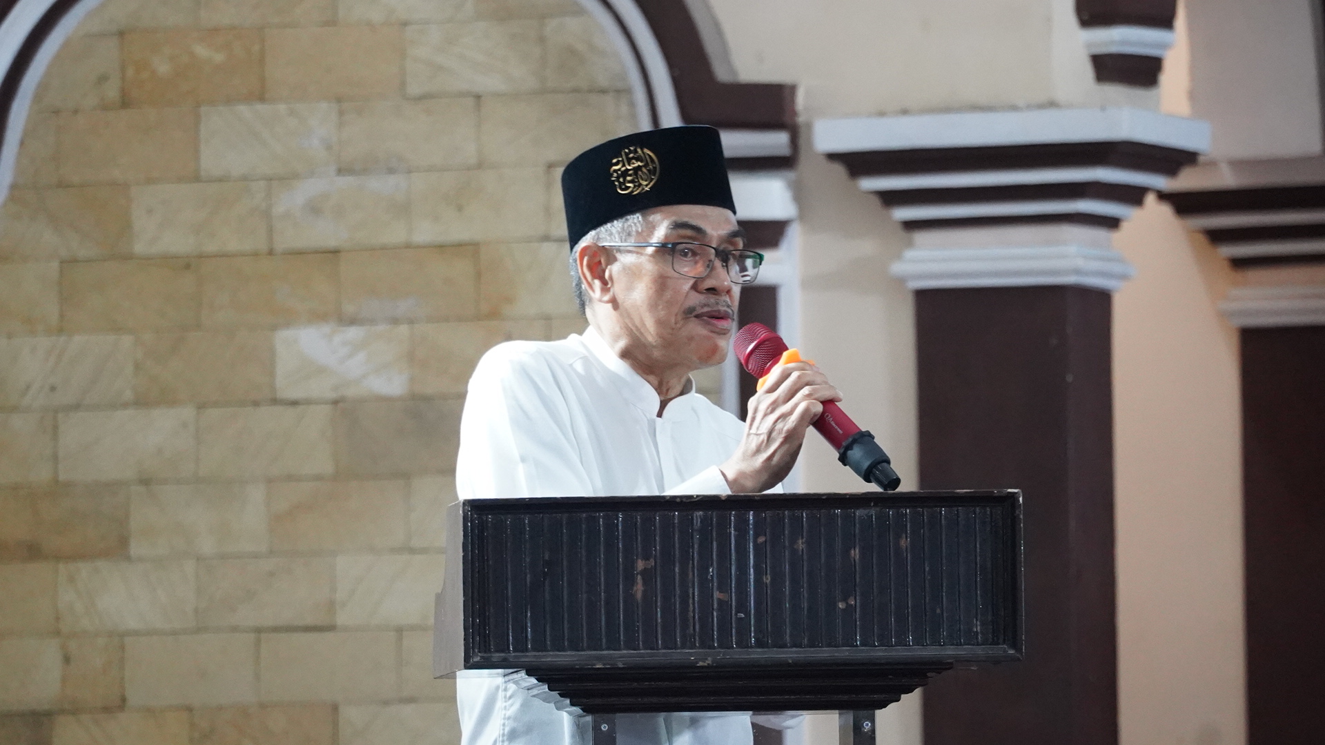 Pengasuh PP Annuqayah KH. Abd. A'la Basyir saat memberikan sambutan