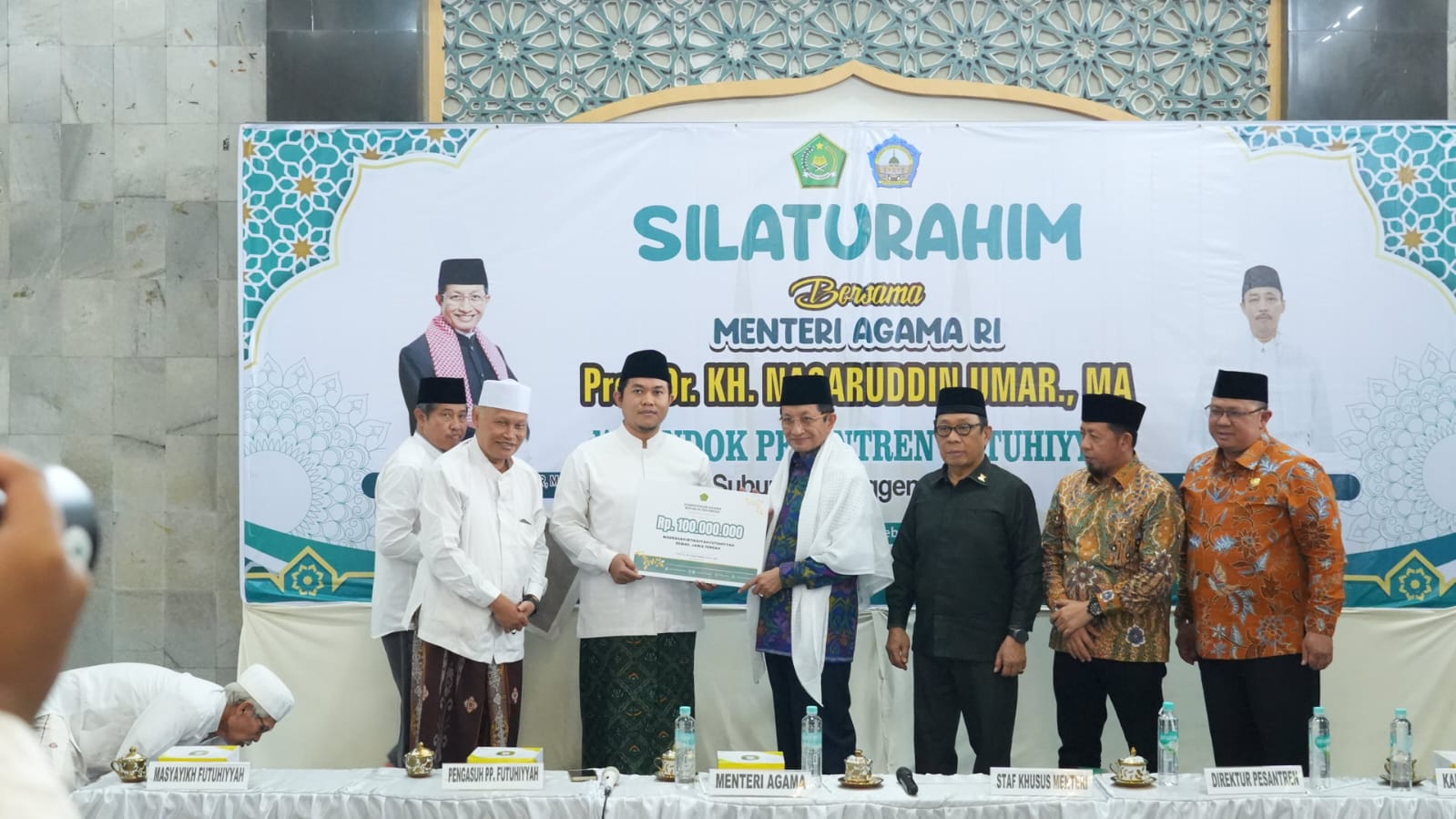 Memberikan Bantuan