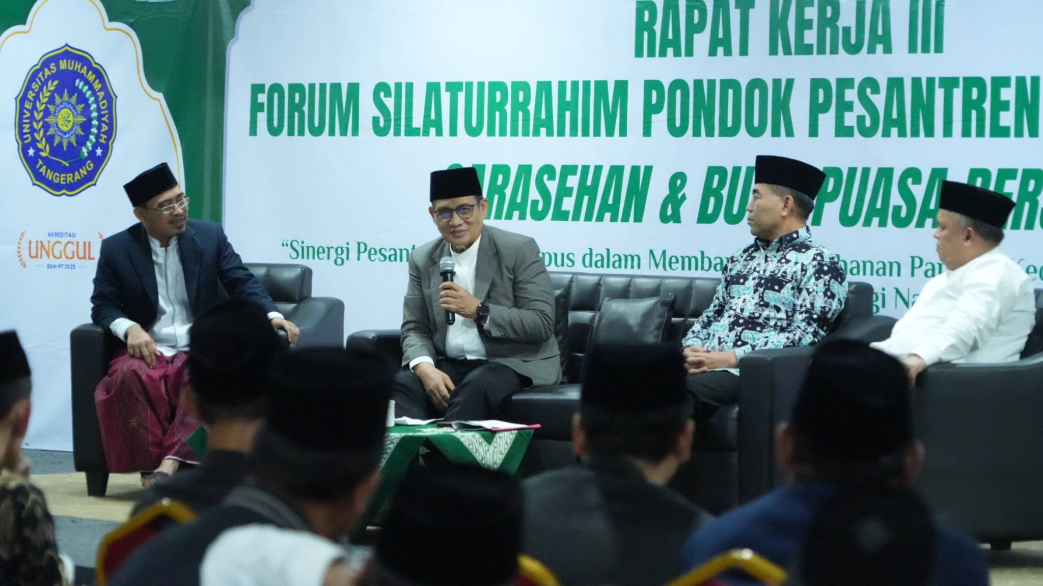 Wamenag mendorong agar pondok pesantren terlibat aktif dalam berbagai program pengembangan ekonomi pemerintah, termasuk Koperasi Desa Merah Putih. 