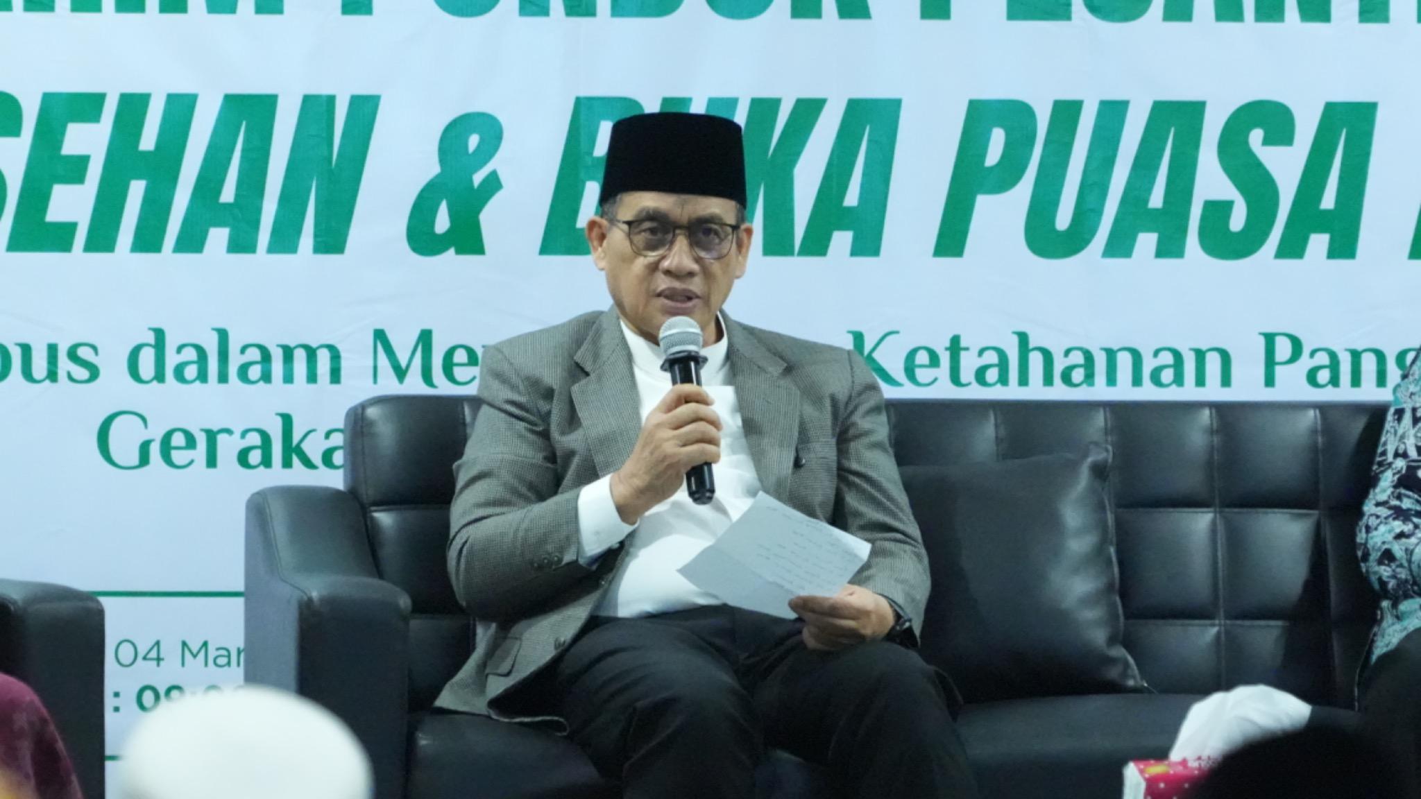 “Kita harus memajukan kader-kader terbaik kita untuk menjadi pengendali ekonomi Desa Merah Putih itu. Secara operasional mungkin anak-anak pondok pesantren lebih gesit di lapangan," ungkap Wamenag.