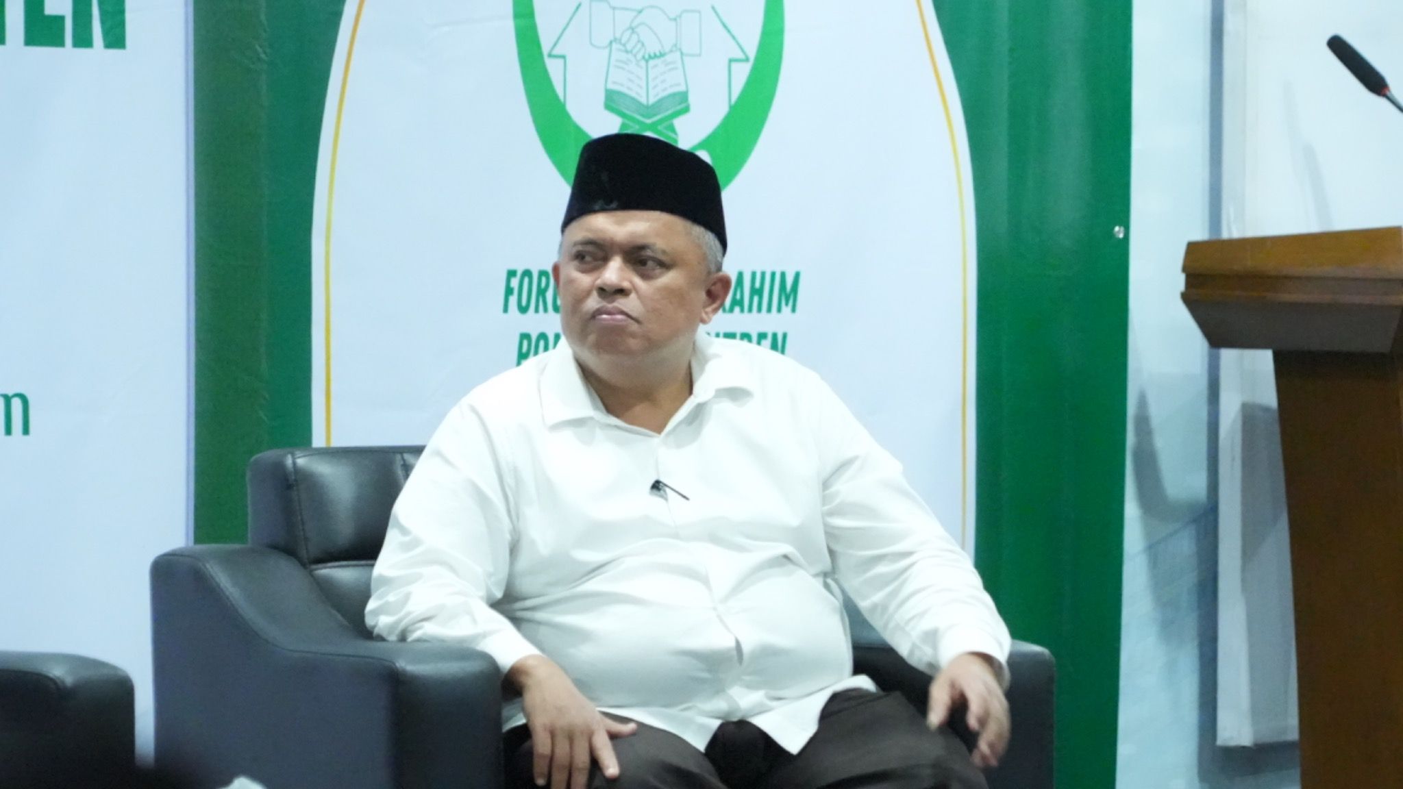 Rektor Universitas Muhammadiyah Tangerang Desri Arwen turut hadir dalam acara. 