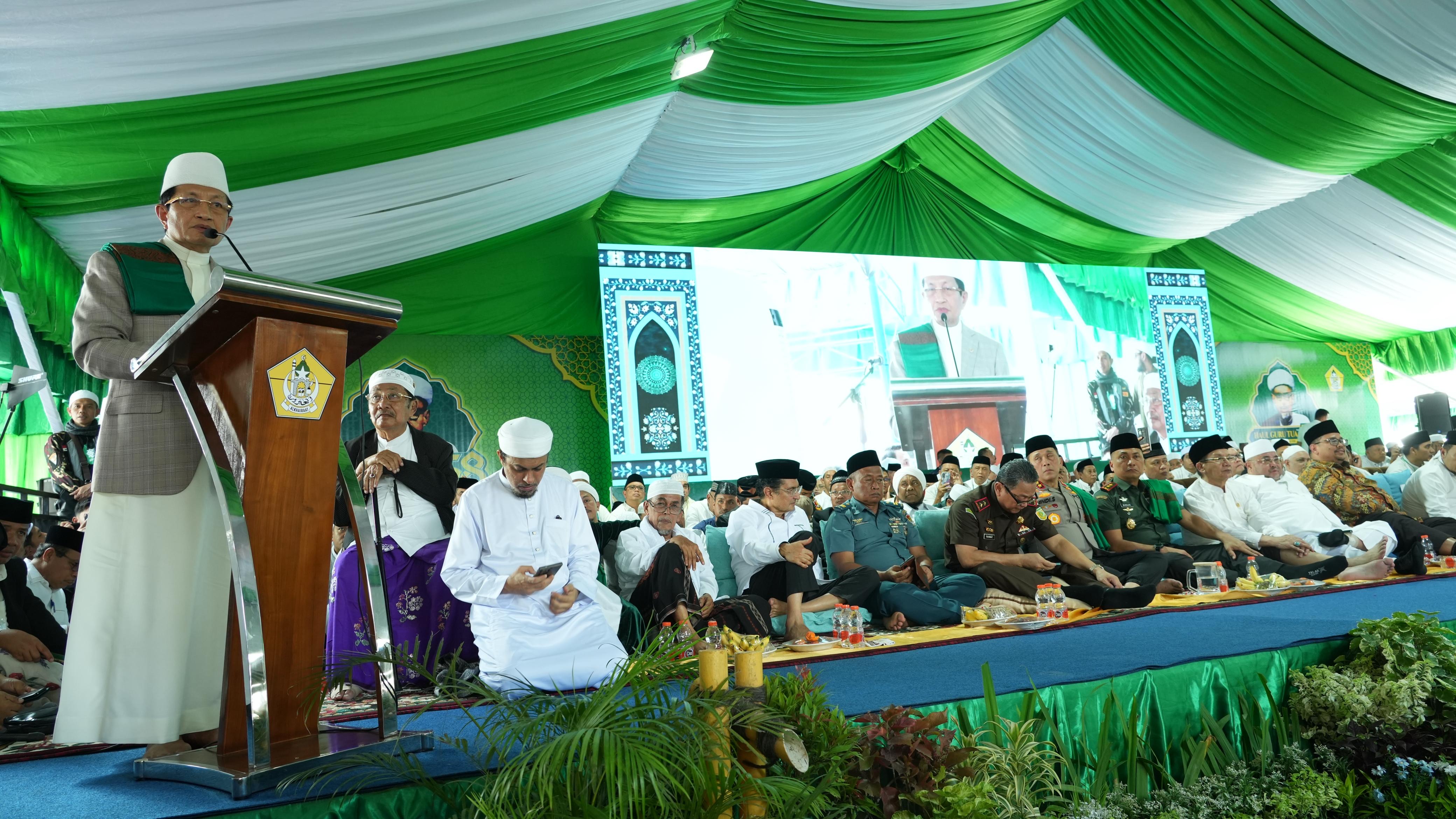 Menteri Agama (Menag) menghadiri Haul Guru Tua Habib Idrus bin Salim Al-Jufri di Pondok Pesantren Al Khairaat, Palu, Sulteng. Rabu (1/4/2026)