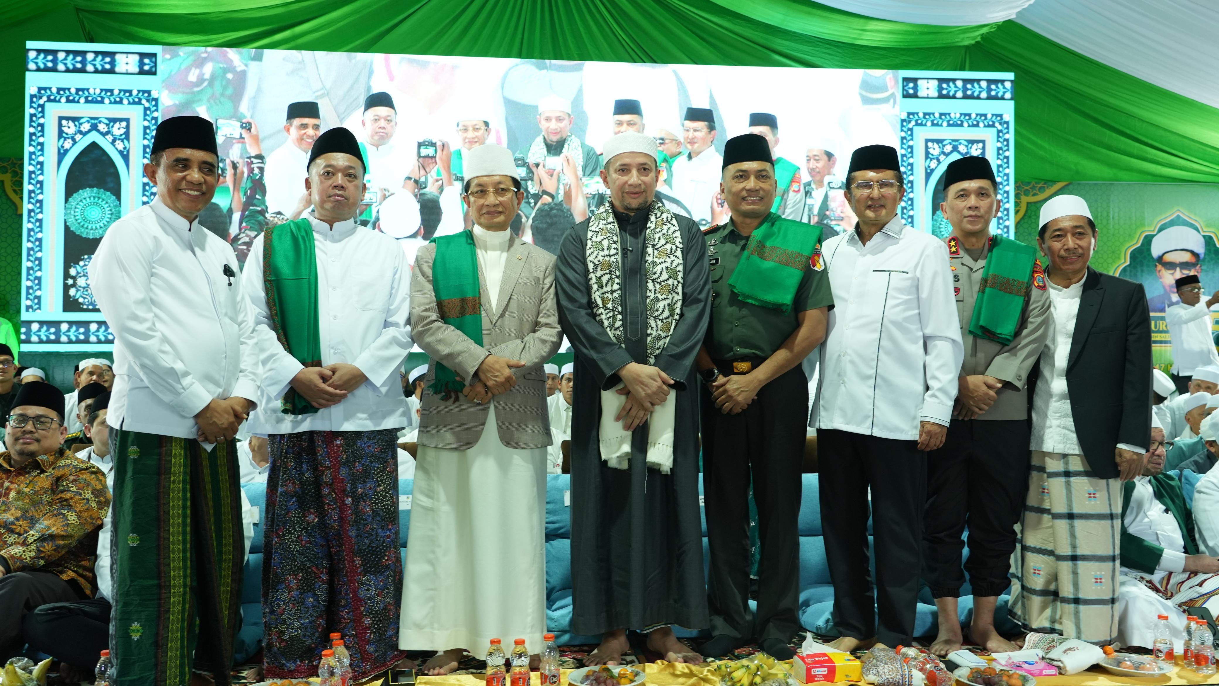 Menteri Agama (Menag) menghadiri Haul Guru Tua Habib Idrus bin Salim Al-Jufri di Pondok Pesantren Al Khairaat, Palu, Sulteng. Rabu (1/4/2026)