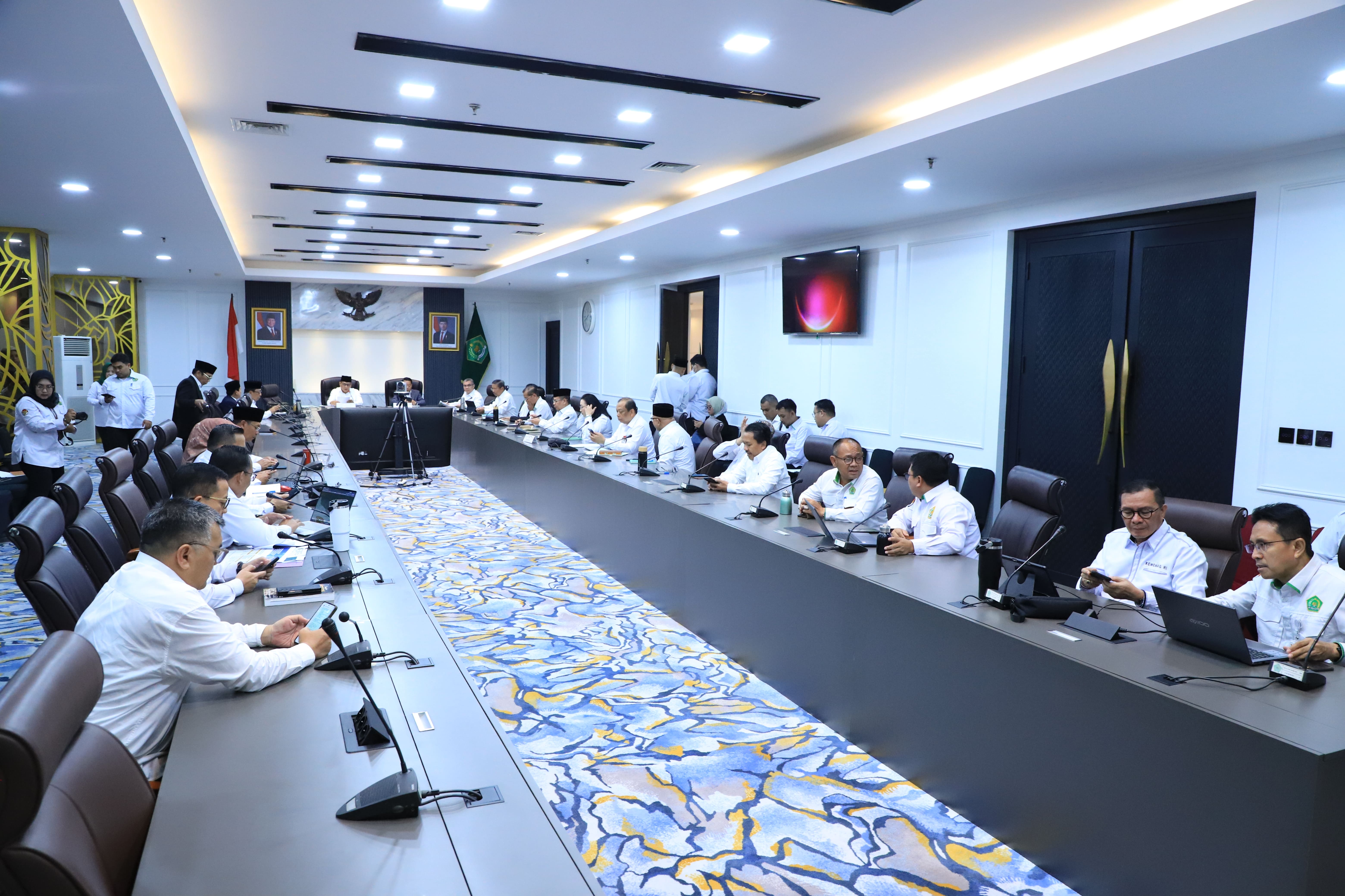 Wamenag memimpin Rapim di Kantor Kemenag, Senin (18/5/2026).
