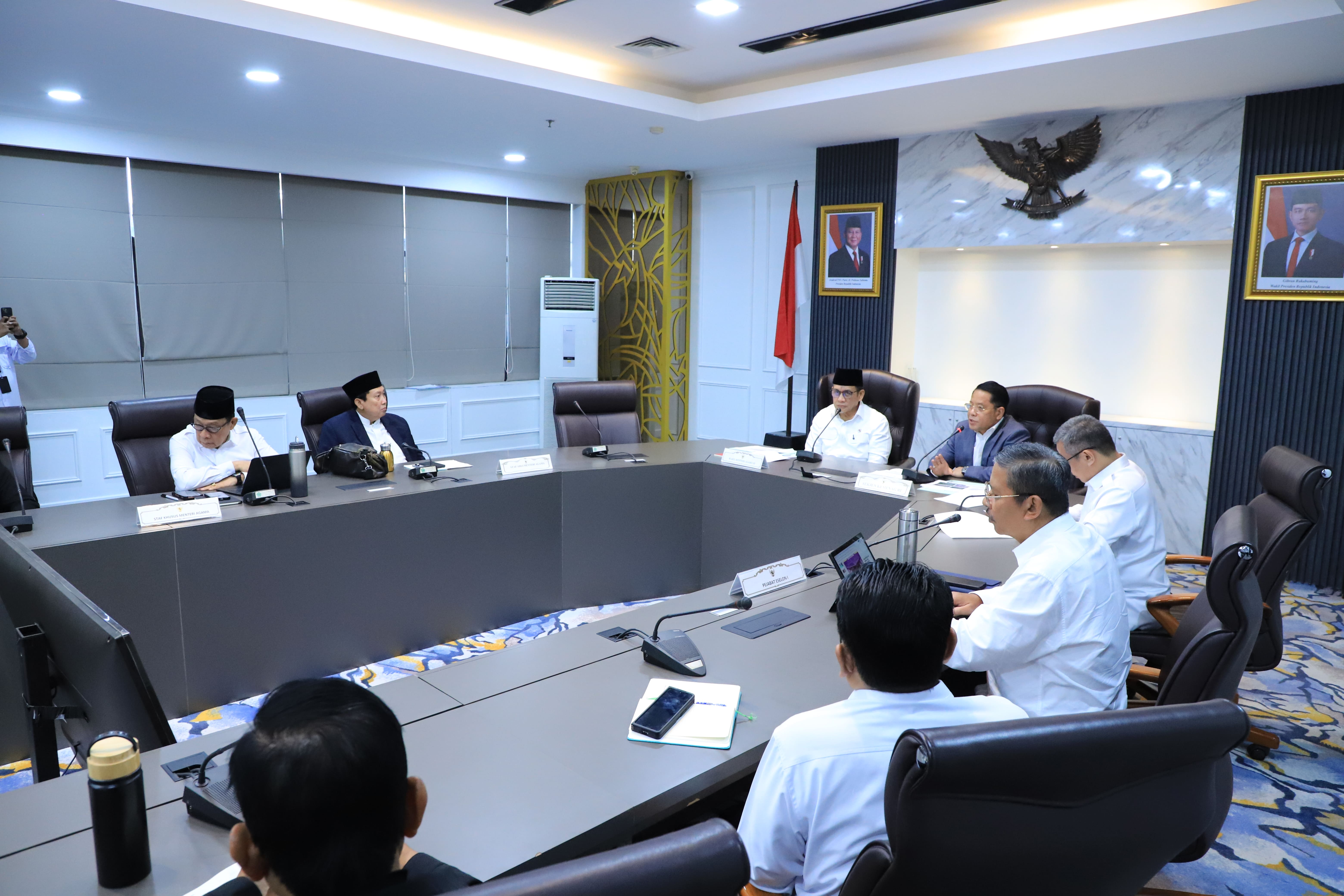 Wamenag memimpin Rapim di Kantor Kemenag, Senin (18/5/2026).