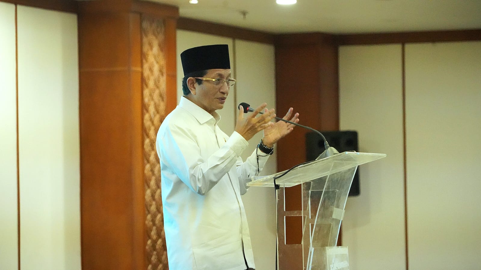 Menurut Menag, ekosistem pesantren justru memiliki benteng pertahanan yang tidak akan bisa direplikasi oleh teknologi secanggih apa pun