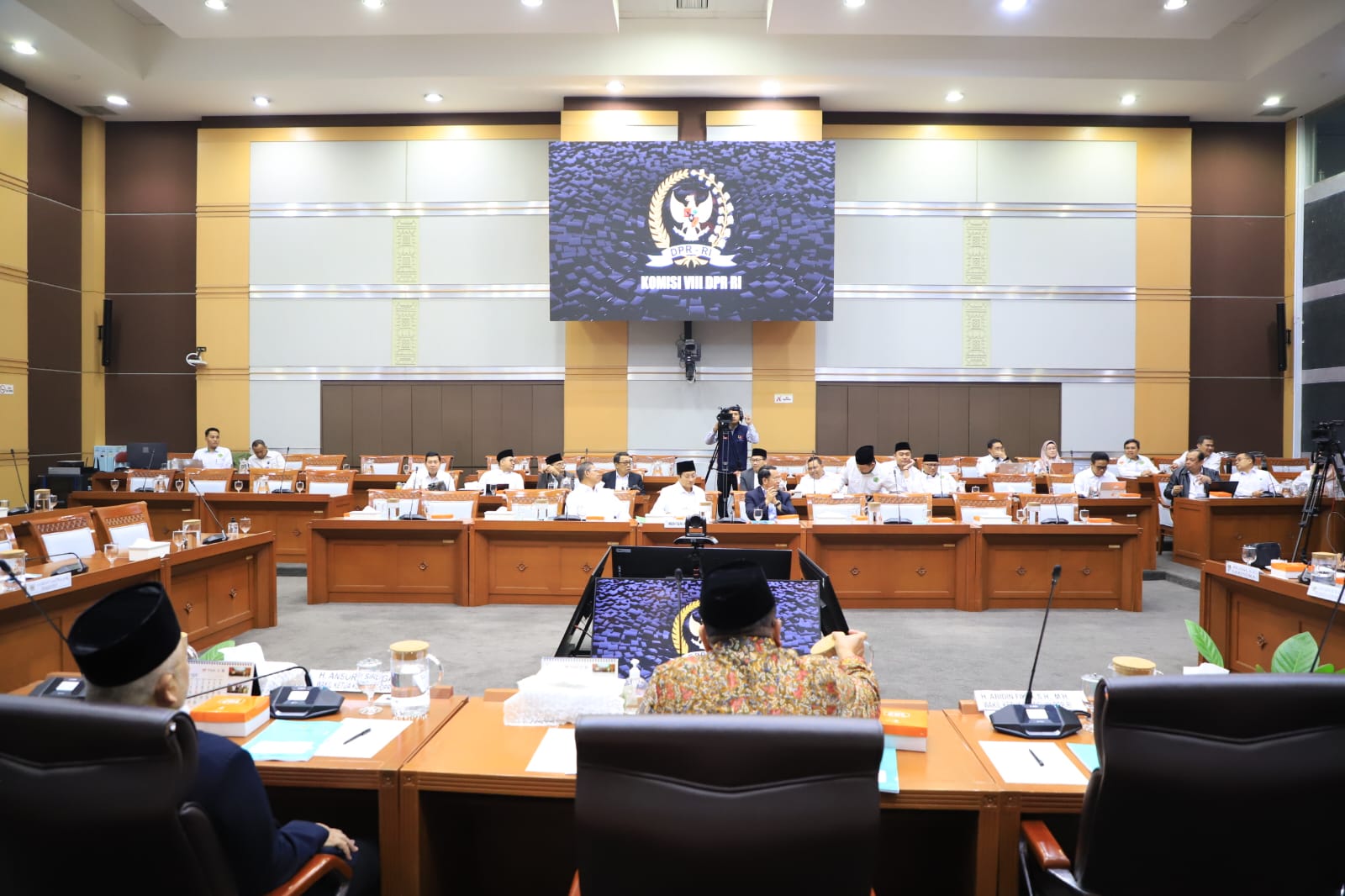 Menag ikuti Rapat Kerja bersama Komisi VIII DPR RI terkait Kasus Kekerasan dan Perundungan di Lingkungan Pesantren. (08/06.2026)