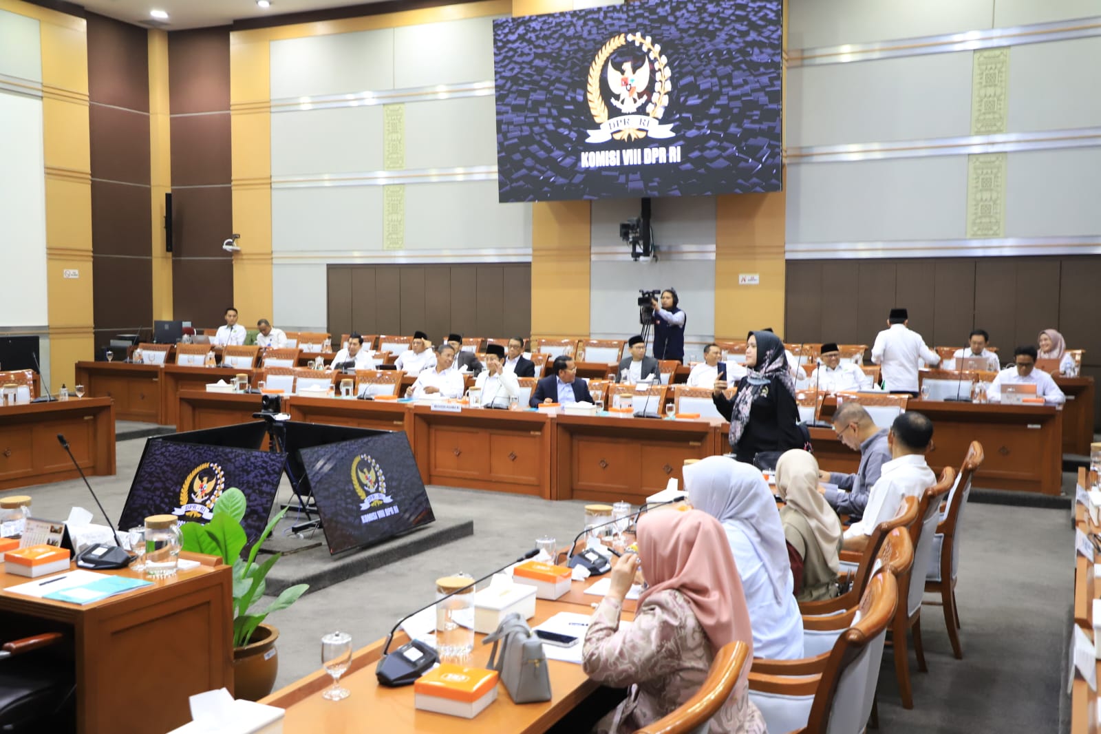 Menag ikuti Rapat Kerja bersama Komisi VIII DPR RI terkait Kasus Kekerasan dan Perundungan di Lingkungan Pesantren. (08/06.2026)