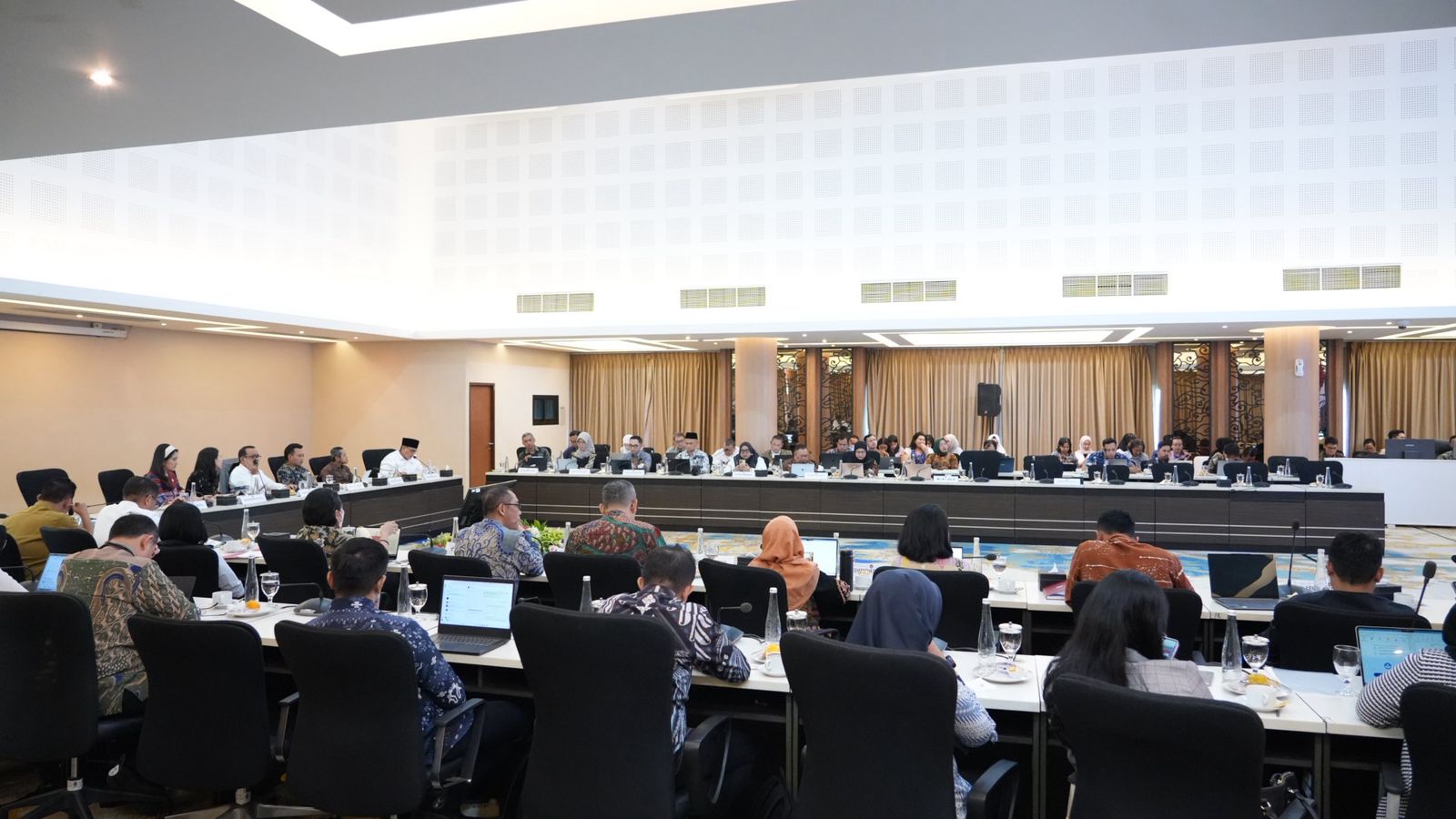 Suasana Rapat Tingkat Menteri Penyelenggaraan Gerakan #RuangAmanNyamanAnak