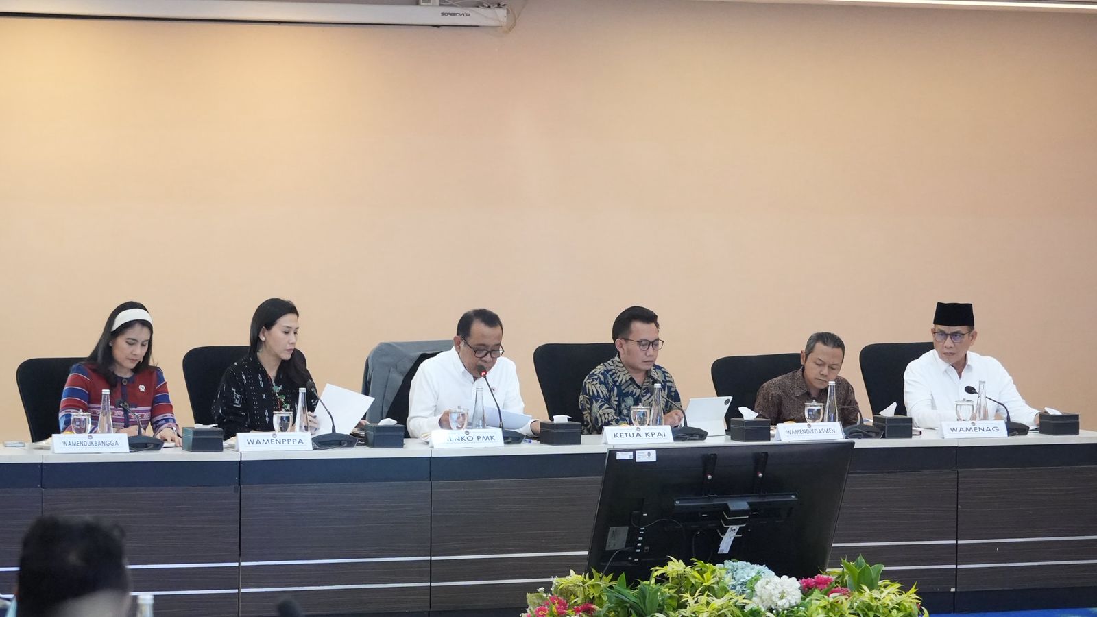 Pimpinan Rapat Tingkat Menteri Penyelenggaraan Gerakan #RuangAmanNyamanAnak