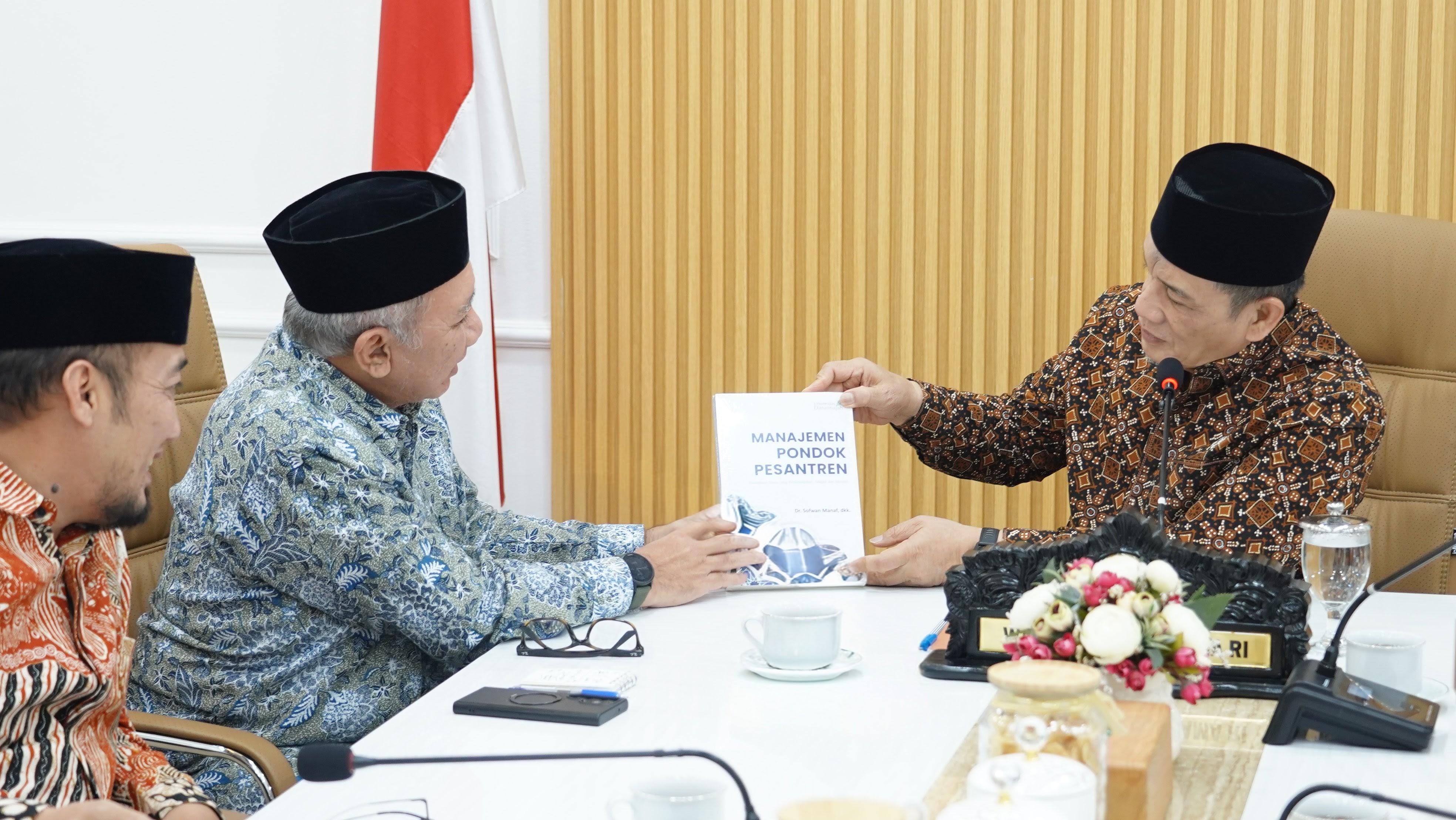 Wamenag Apresiasi Kesiapan Dapur MBG Berbasis Wakaf Mandiri di Lingkungan Pesantren Darunnajah