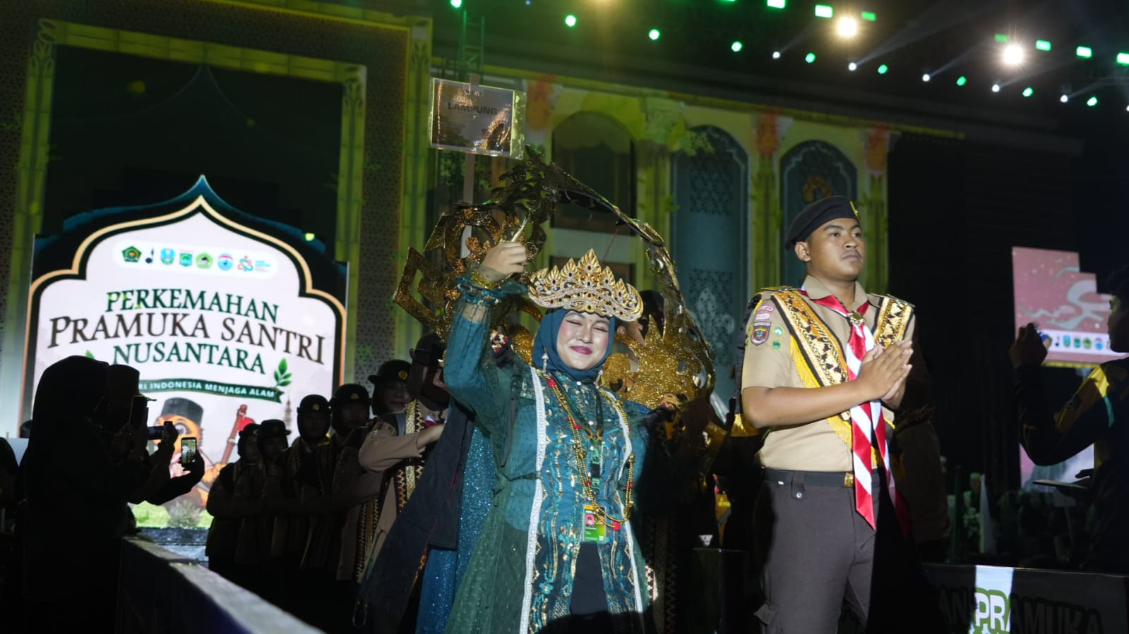 Defile Peserta Kontingen Provinsi Lampung.